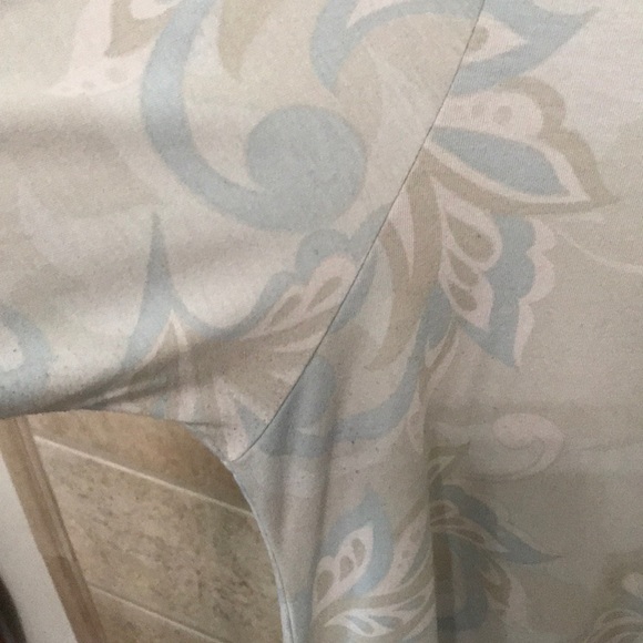 Lularoe Perfect Tee - Picture 3 of 3